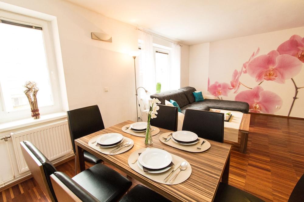 Royal Living Apartments Wenen Buitenkant foto