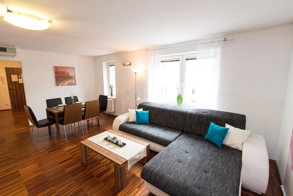Royal Living Apartments Wenen Buitenkant foto